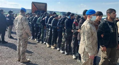 Diyarbakır''da TIR dorsesinde 72 kaçak göçmen yakalandı